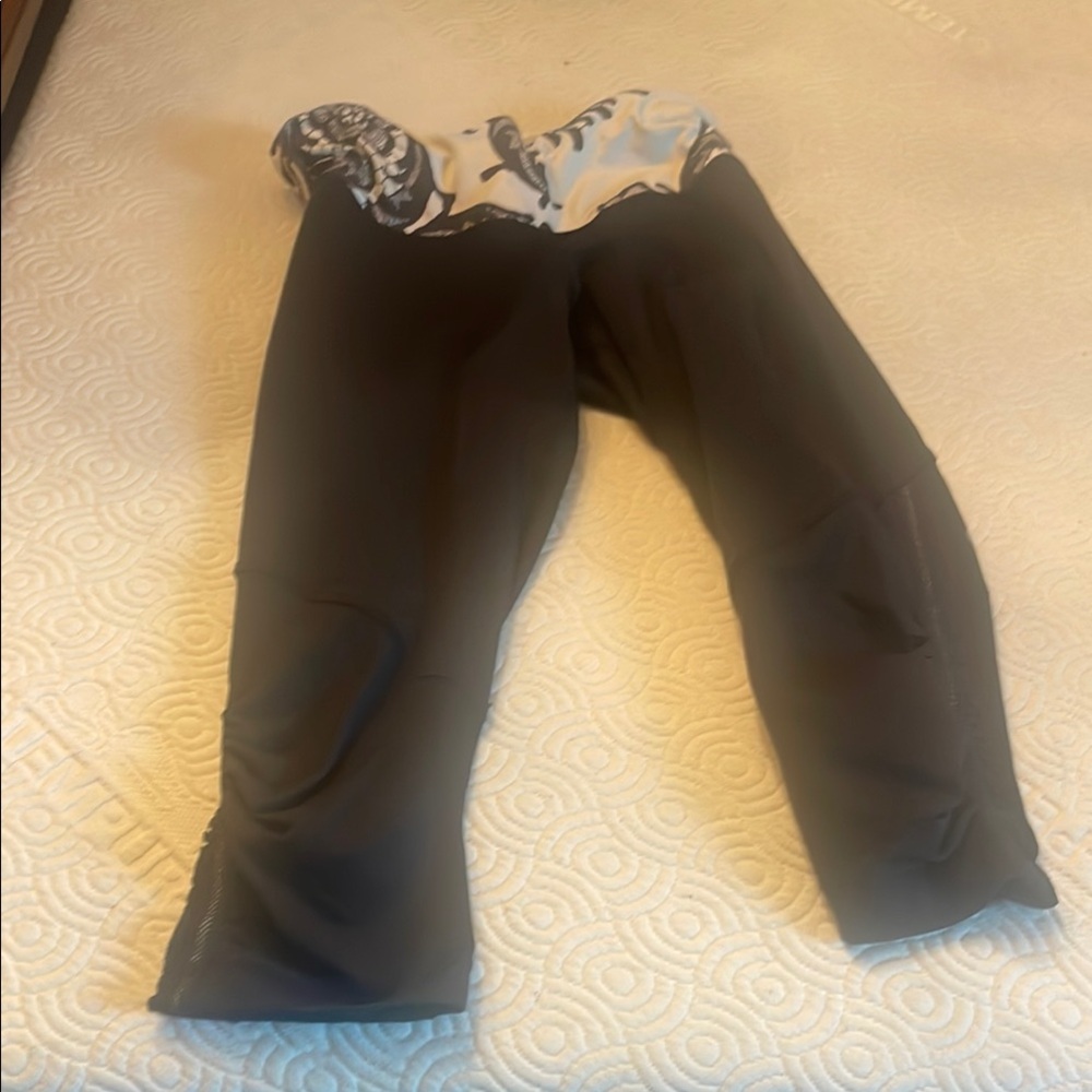 Lululemon Athletica Black crop Leggings with drawstring waistband